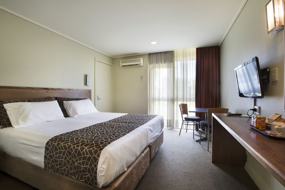 Nightcap At Coolaroo Hotel Exterior foto