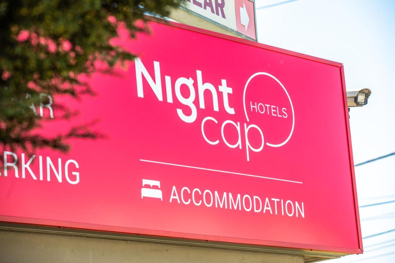 Nightcap At Coolaroo Hotel Exterior foto